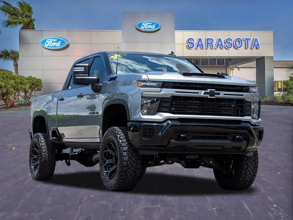 2024 Chevrolet Silverado 2500HD Custom — photo 1 of 13