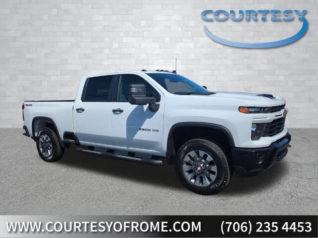2025 Chevrolet Silverado 2500HD Custom — photo 1 of 13