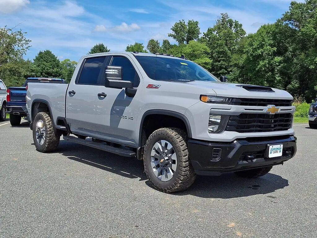 2025 Chevrolet Silverado 2500HD Custom — photo 1 of 26