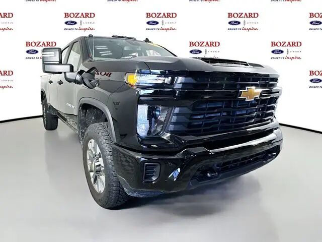 2025 Chevrolet Silverado 2500HD Custom — photo 1 of 11