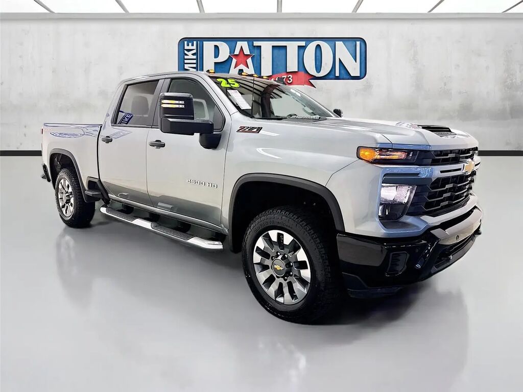 2025 Chevrolet Silverado 2500HD Custom — photo 1 of 26