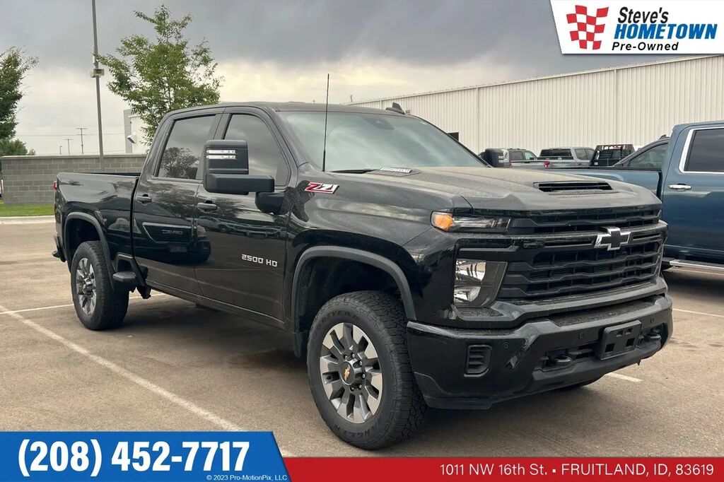 2025 Chevrolet Silverado 2500HD Custom — photo 1 of 13