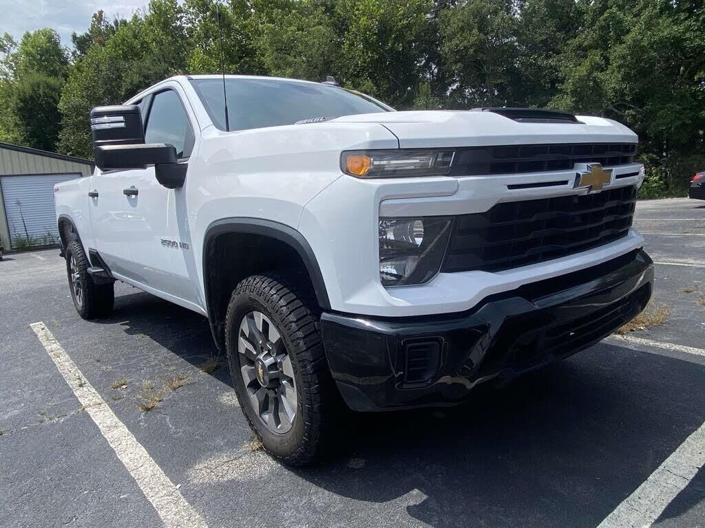 2024 Chevrolet Silverado 2500HD Custom — photo 1 of 1