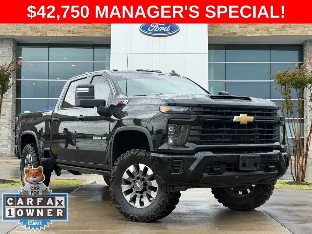 2024 Chevrolet Silverado 2500HD Custom — photo 1 of 13