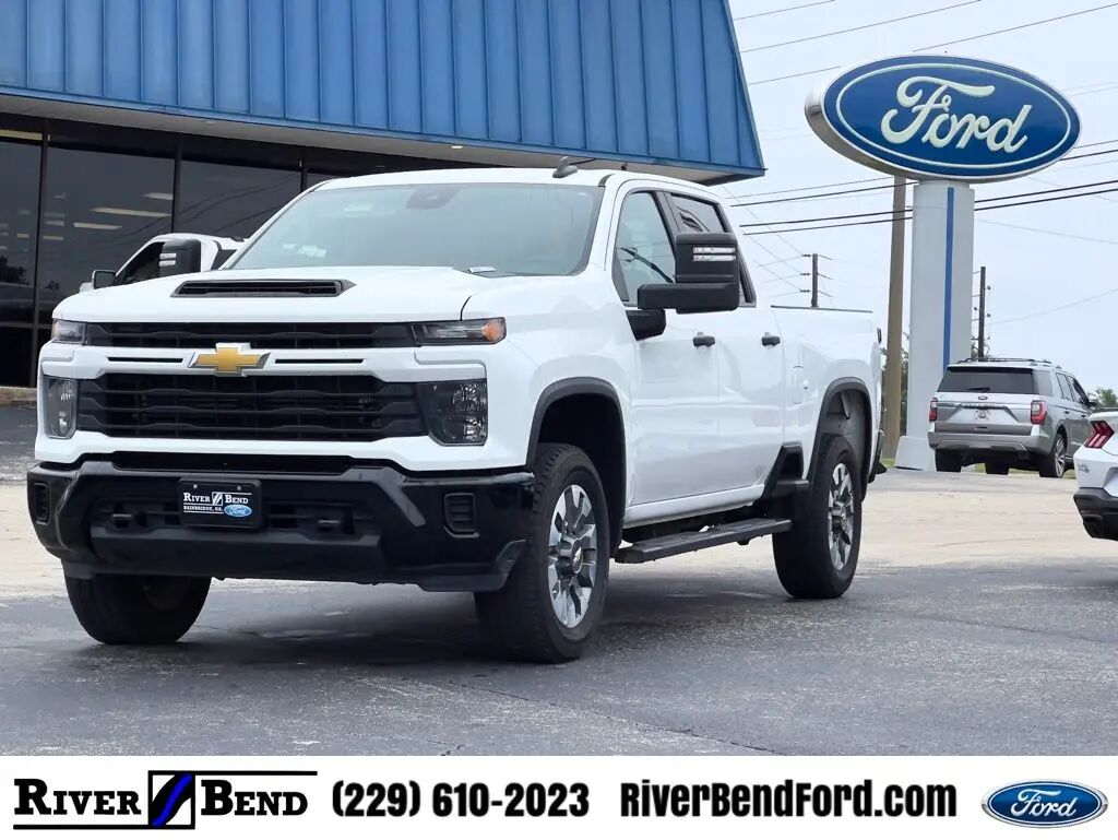 2024 Chevrolet Silverado 2500HD Custom — photo 1 of 14