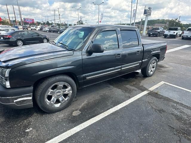 2004 Chevrolet Silverado 1500 LS — photo 1 of 13