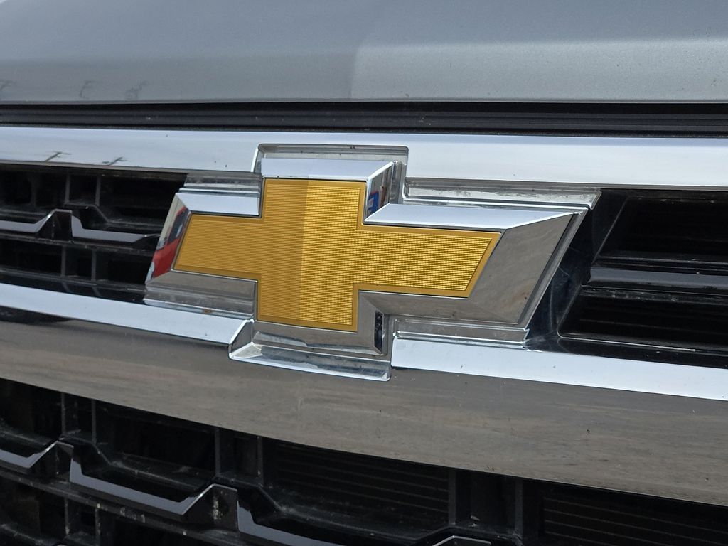 2025 Chevrolet Silverado 1500 LT — photo 1 of 3