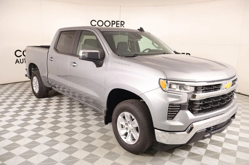2025 Chevrolet Silverado 1500 LT — photo 1 of 13