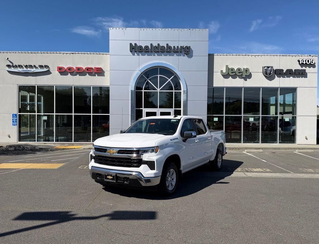 2025 Chevrolet Silverado 1500 LT — photo 1 of 13