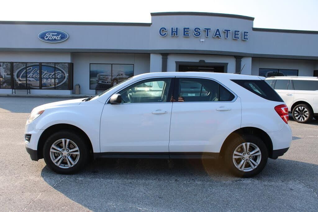 2017 Chevrolet Equinox LS — photo 1 of 1