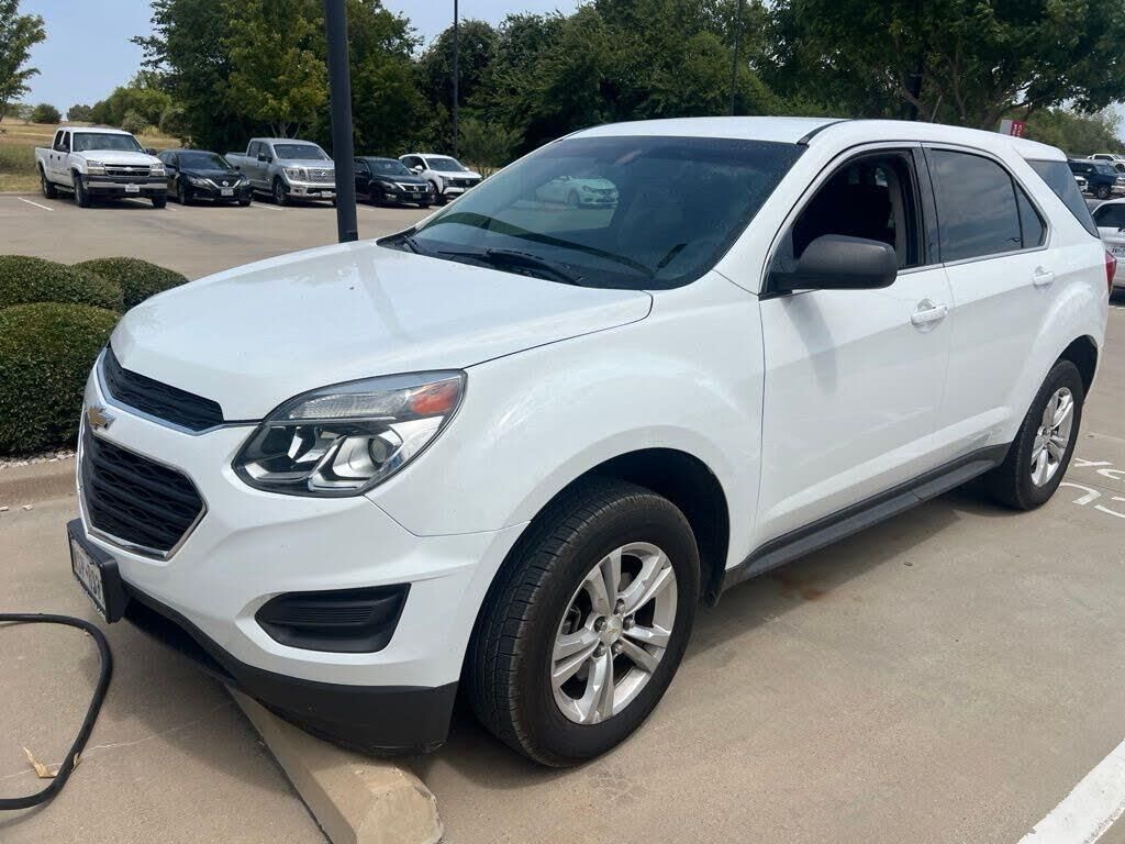 2017 Chevrolet Equinox LS — photo 1 of 1