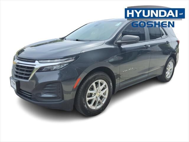2022 Chevrolet Equinox LS — photo 1 of 11
