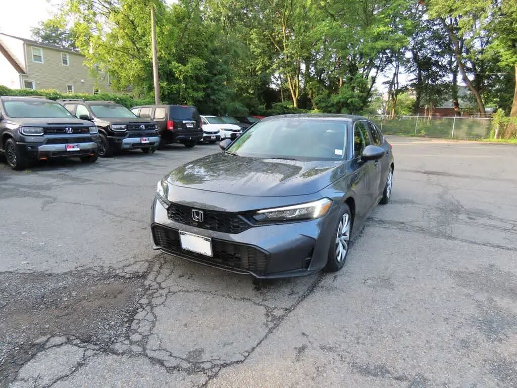 2025 Honda Civic LX — photo 1 of 13