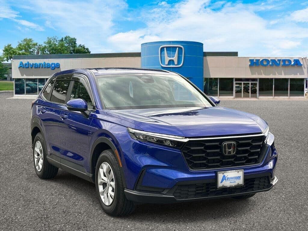 2025 Honda CR-V LX — photo 1 of 1