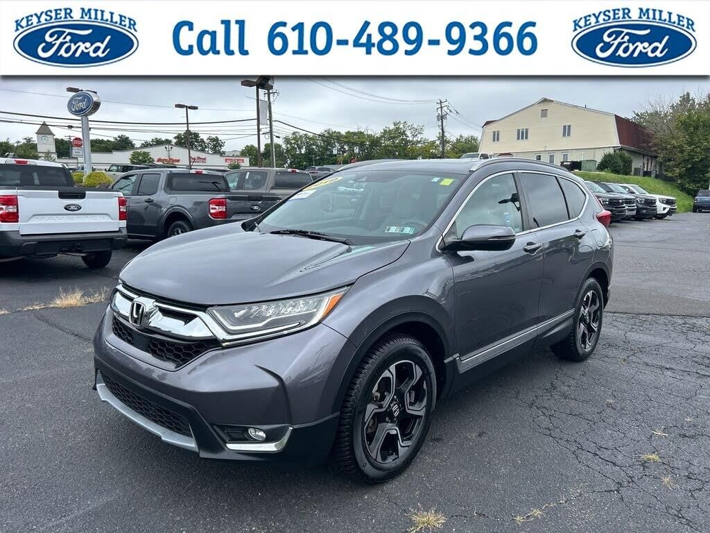 2019 Honda CR-V Touring — photo 1 of 1