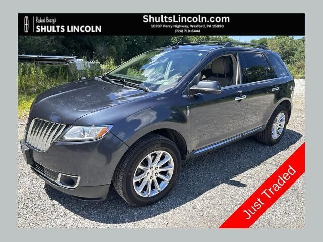 2013 Lincoln MKX Base — photo 1 of 12