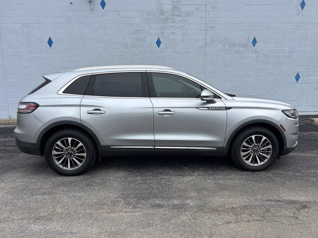 2022 Lincoln Nautilus Standard — photo 1 of 1
