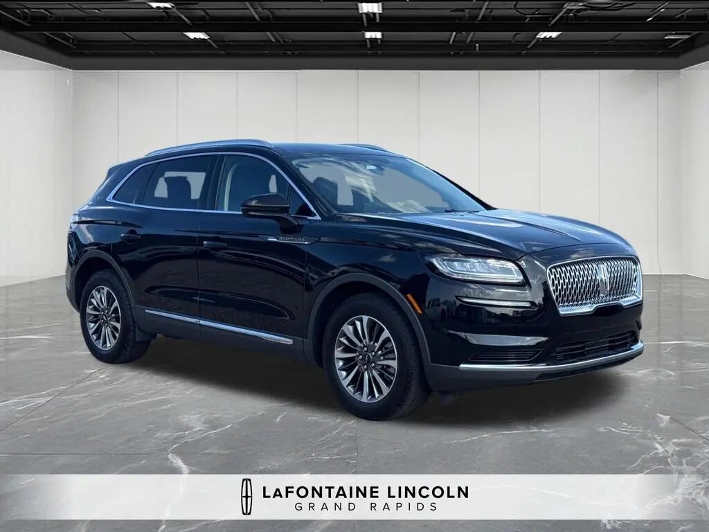 2023 Lincoln Nautilus Standard — photo 1 of 13