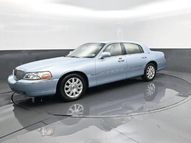 2010 Lincoln Town Car Signature Limited