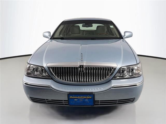 2011 Lincoln Town Car Signature Limited