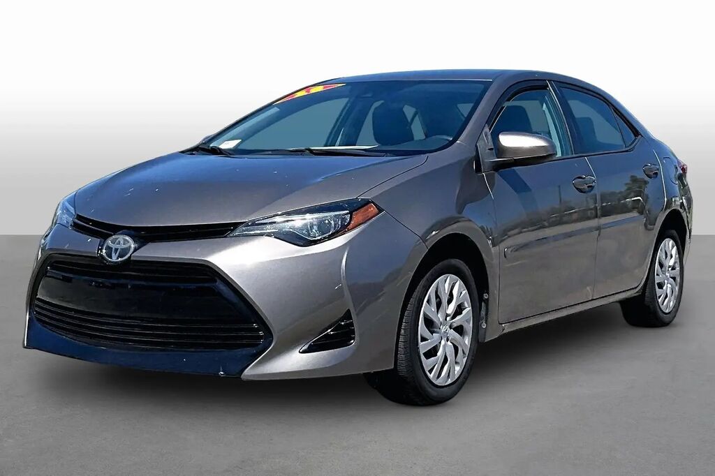 2018 Toyota Corolla LE — photo 1 of 13