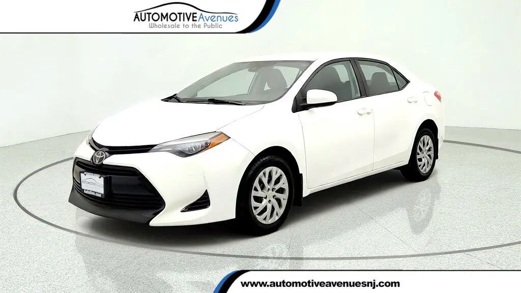 2018 Toyota Corolla SE — photo 1 of 5