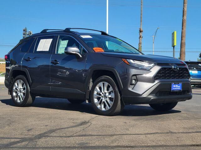 2023 Toyota RAV4 XLE Premium — photo 1 of 13