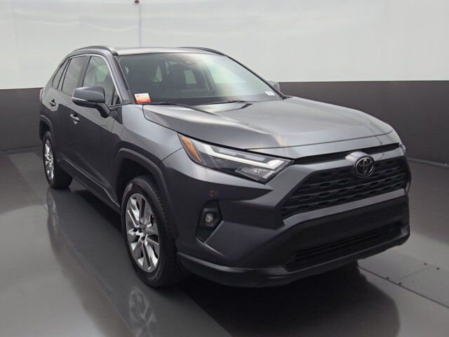 2022 Toyota RAV4 XLE Premium — photo 1 of 13