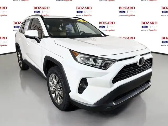2019 Toyota RAV4 XLE Premium — photo 1 of 13