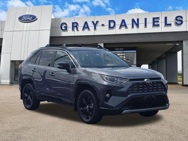 2021 Toyota RAV4 Hybrid XSE — photo 1 of 13