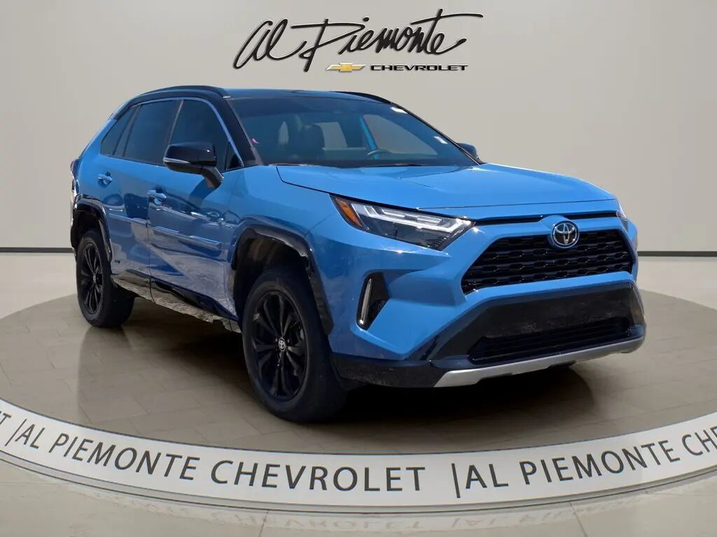 2025 Toyota RAV4 Hybrid XSE — photo 1 of 13