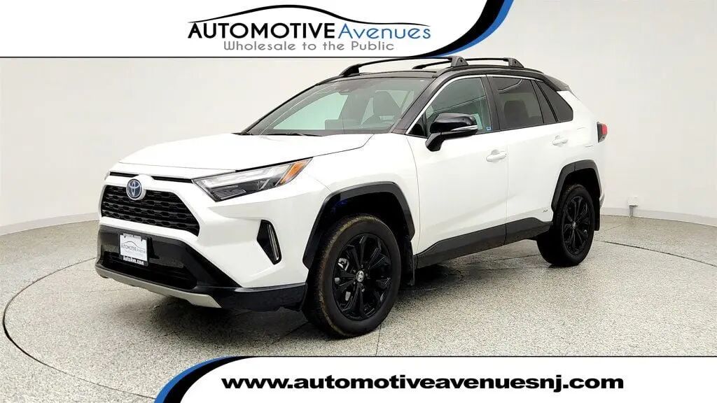 2023 Toyota RAV4 Hybrid XSE — photo 1 of 13