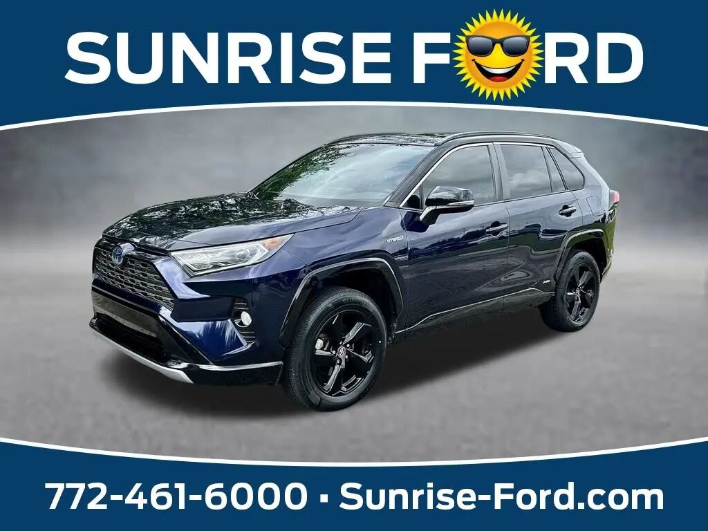 2020 Toyota RAV4 Hybrid XSE — photo 1 of 13
