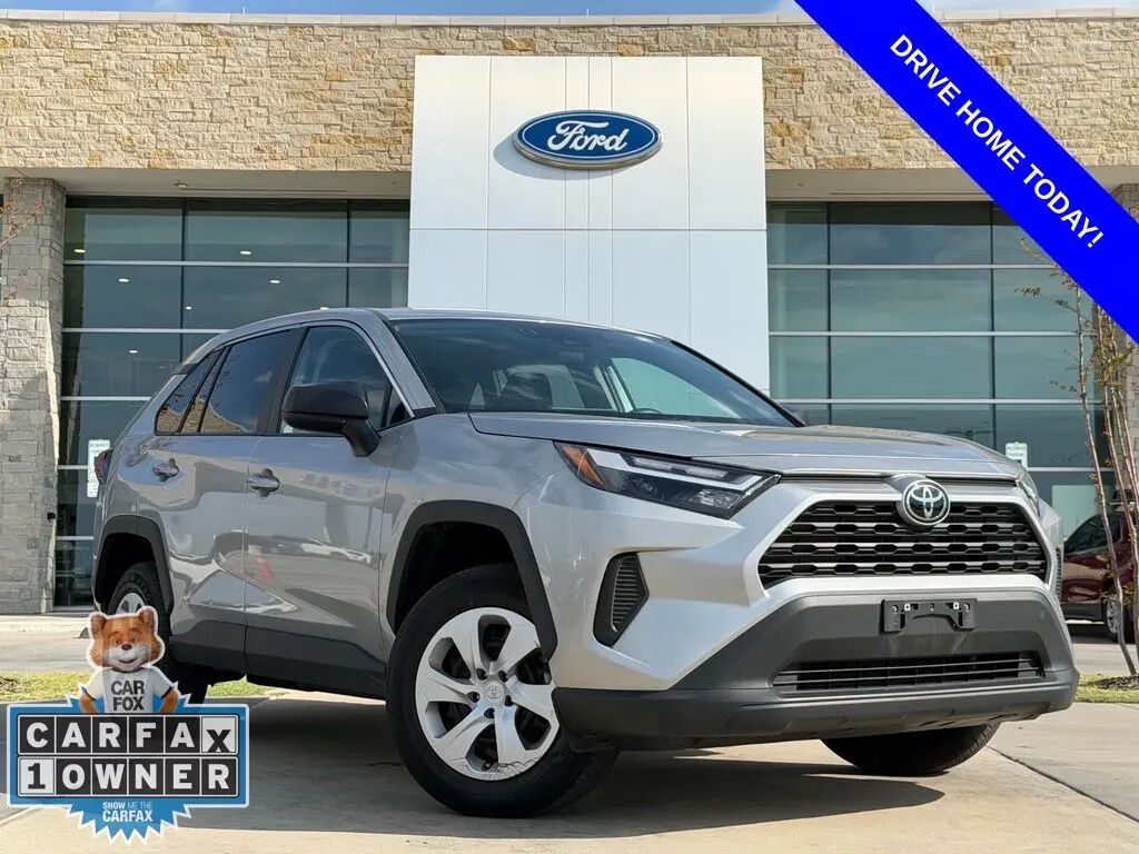 2025 Toyota RAV4 LE — photo 1 of 13