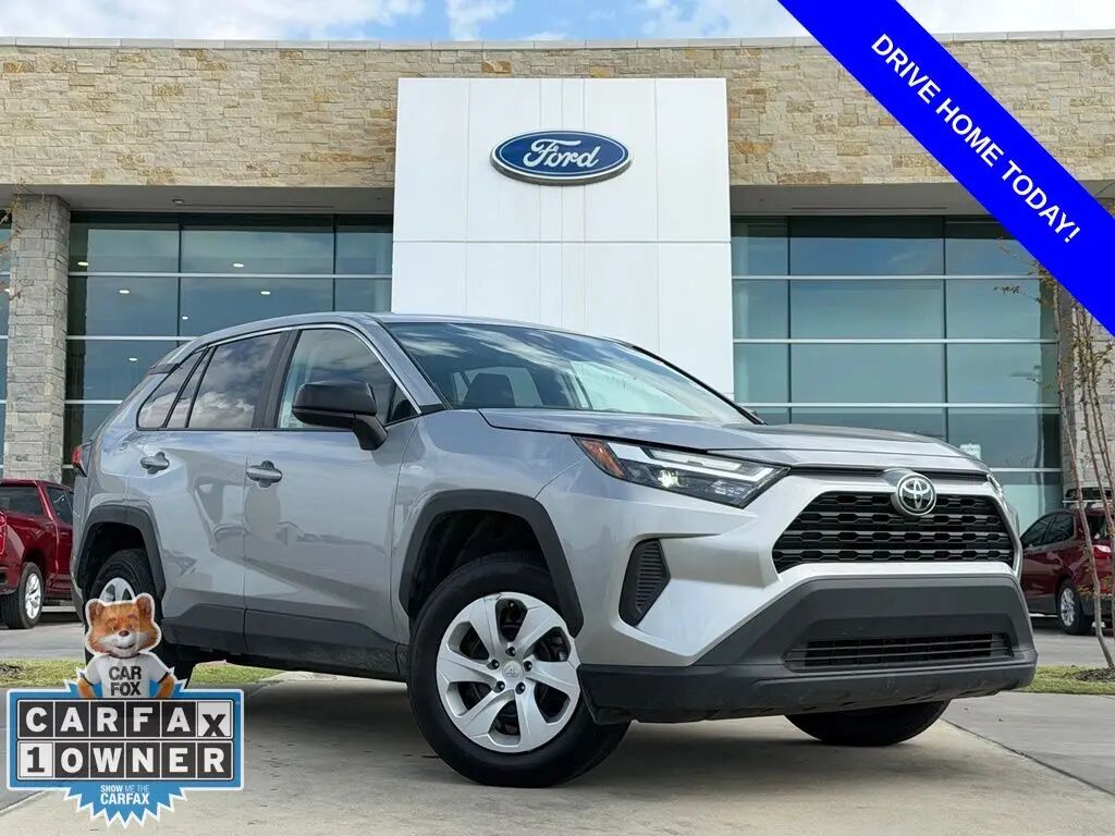 2025 Toyota RAV4 LE — photo 1 of 13