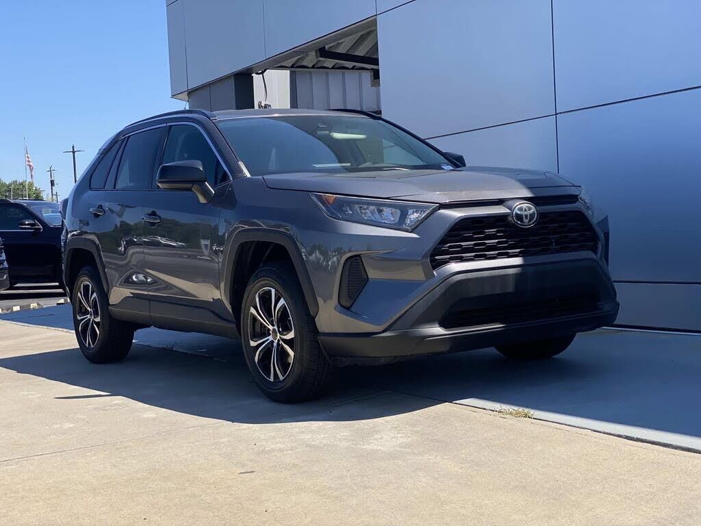 2019 Toyota RAV4 LE — photo 1 of 1