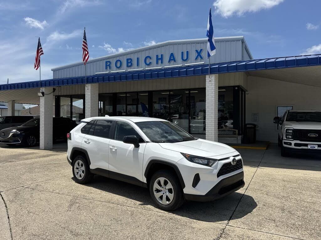 2022 Toyota RAV4 LE — photo 1 of 1
