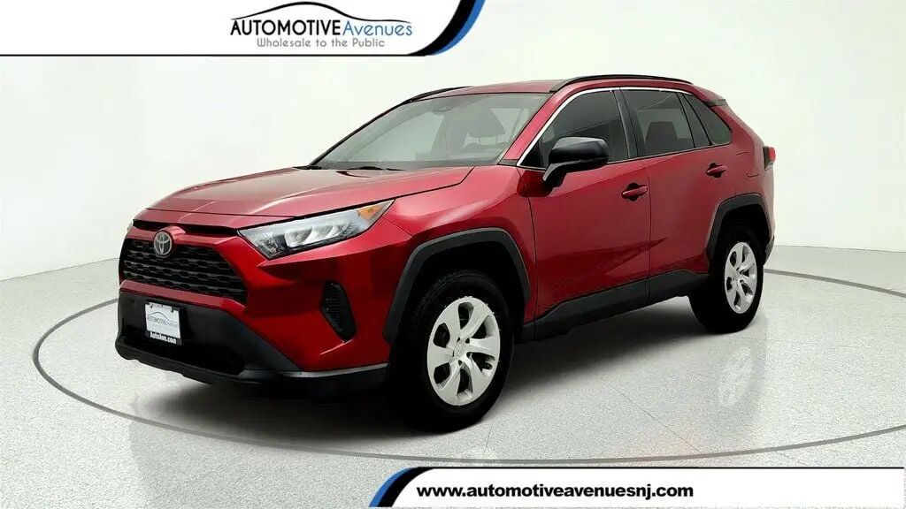 2020 Toyota RAV4 LE — photo 1 of 13