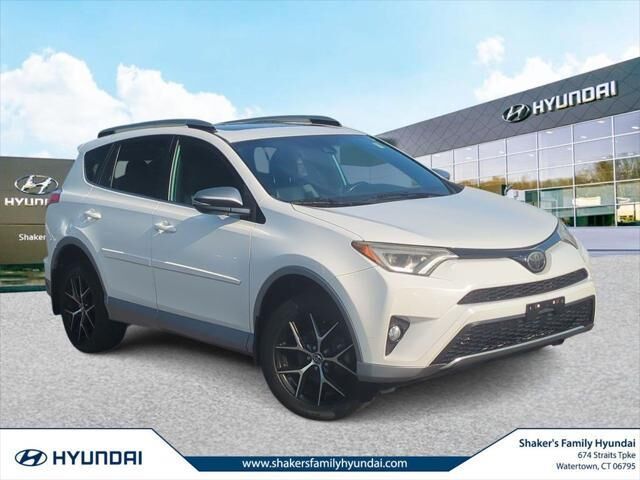 2018 Toyota RAV4 SE — photo 1 of 13
