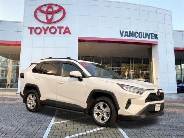 2020 Toyota RAV4 XLE — photo 1 of 13