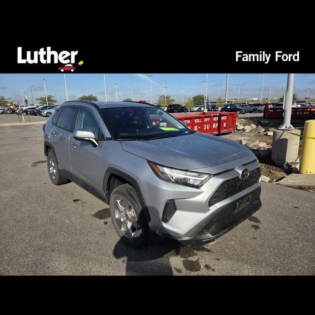 2025 Toyota RAV4 XLE — photo 1 of 12