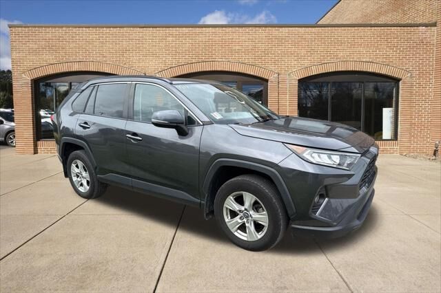 2019 Toyota RAV4 XLE — photo 1 of 3