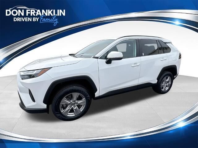 2022 Toyota RAV4 XLE — photo 1 of 13