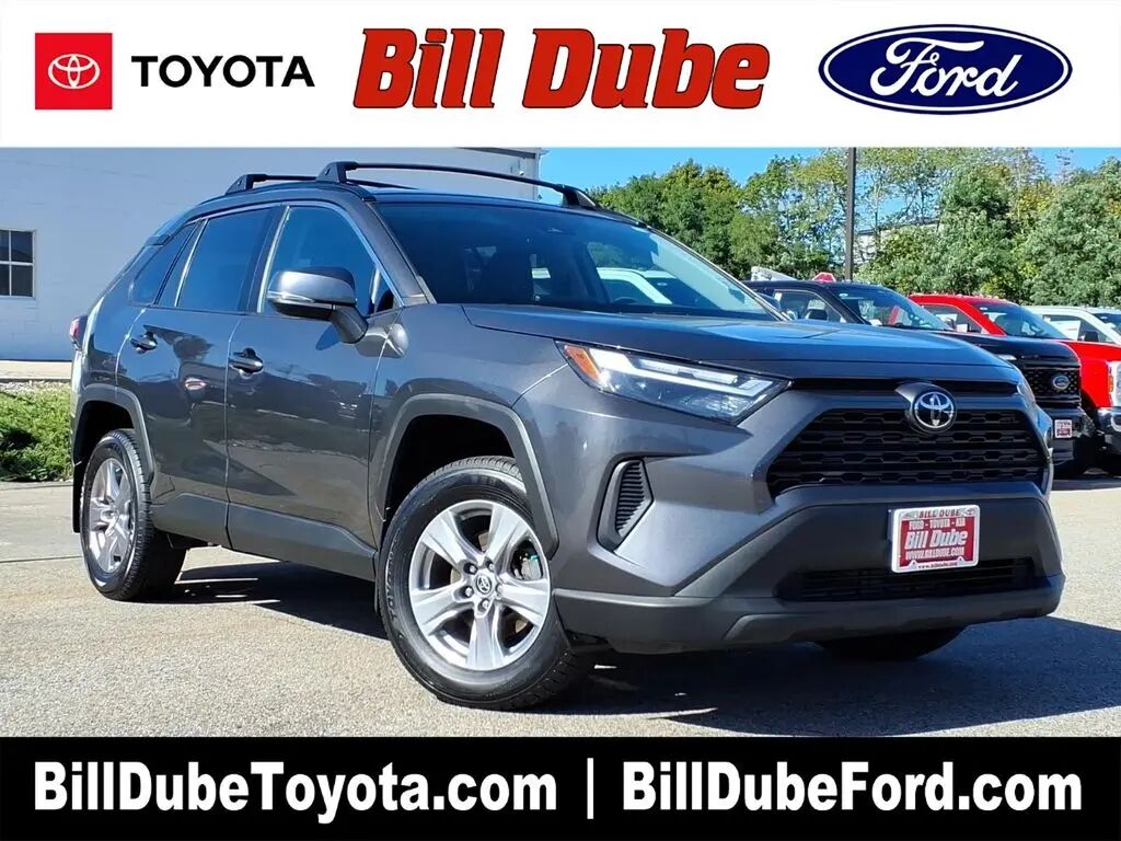 2022 Toyota RAV4 XLE — photo 1 of 13
