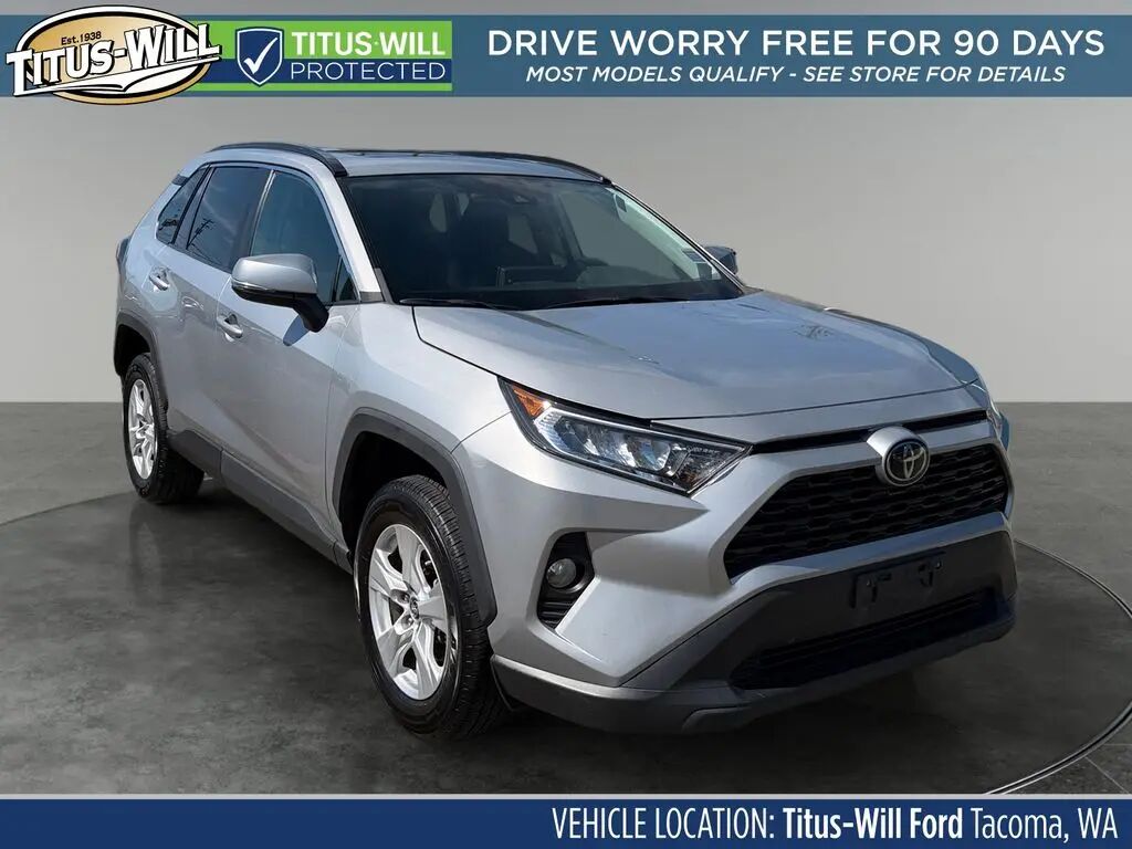 2019 Toyota RAV4 XLE — photo 1 of 13