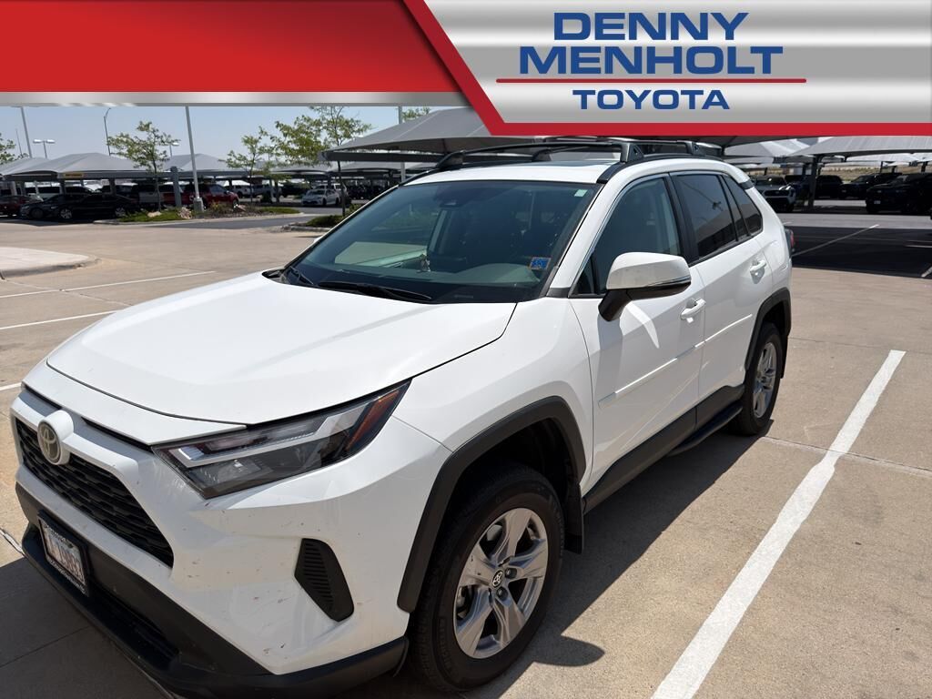 2024 Toyota RAV4 XLE — photo 1 of 2
