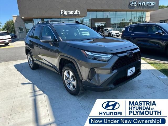 2022 Toyota RAV4 Hybrid XLE