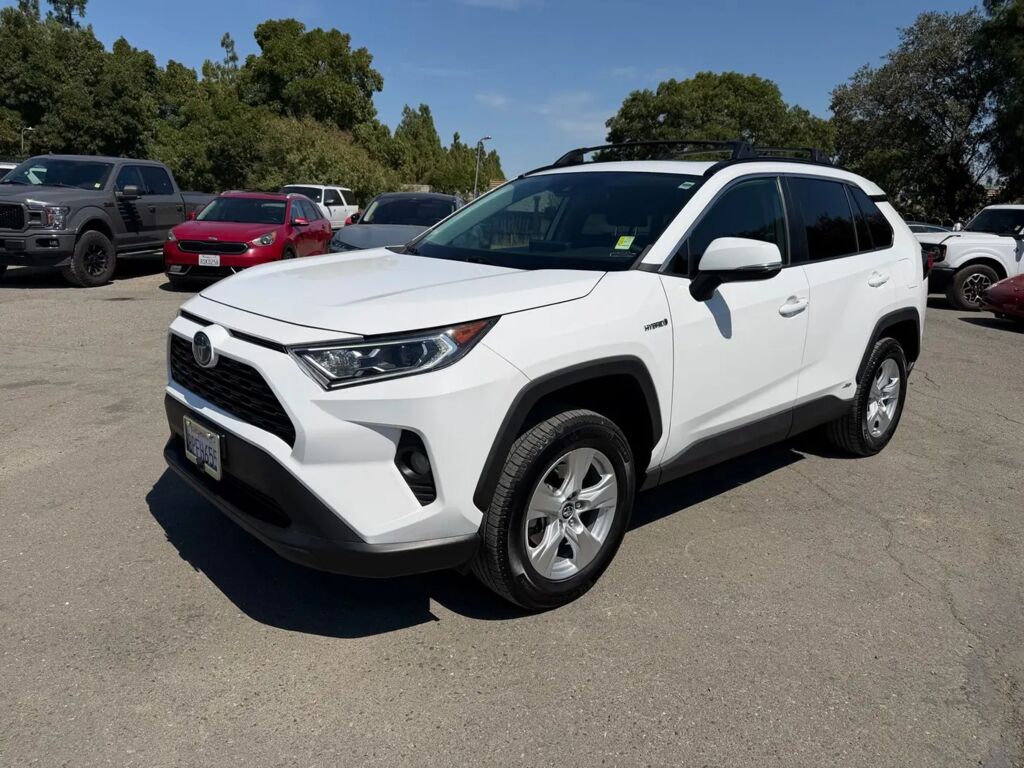 2020 Toyota RAV4 Hybrid XLE — photo 1 of 12