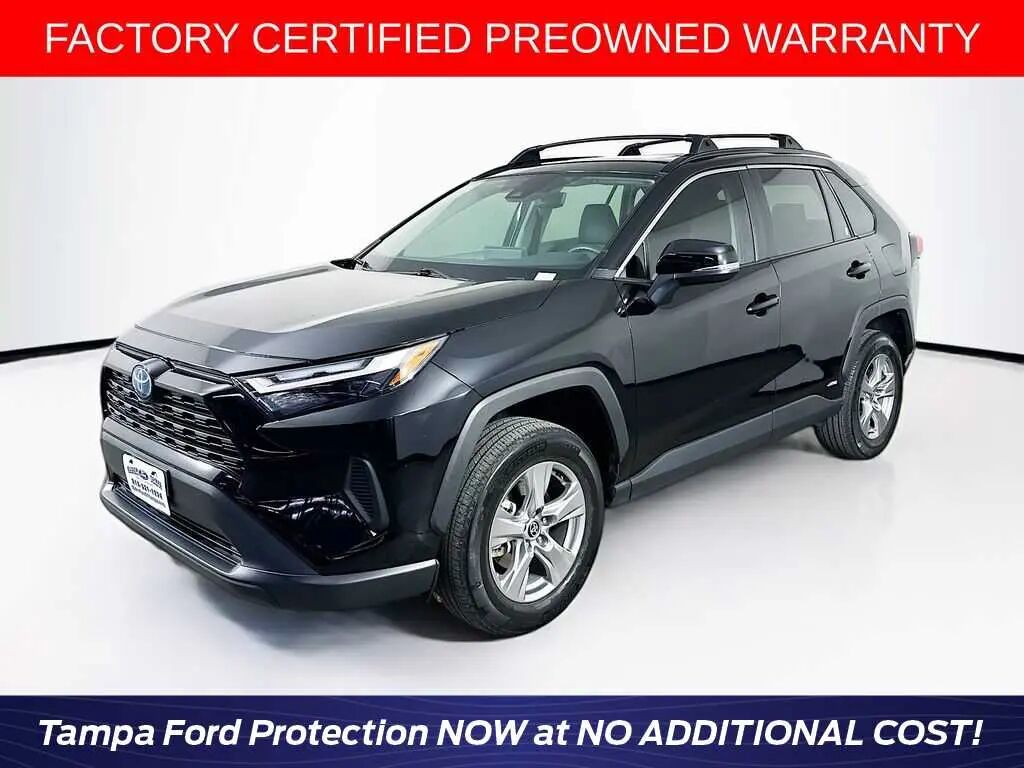 2022 Toyota RAV4 Hybrid XLE — photo 1 of 13