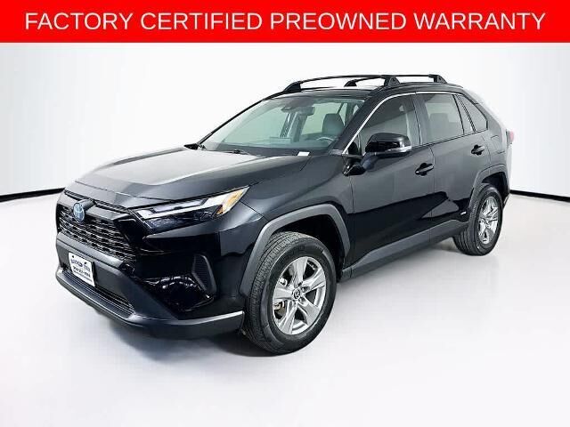 2022 Toyota RAV4 Hybrid XLE — photo 1 of 13
